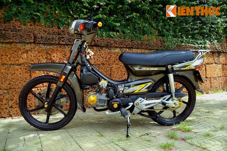 Là dòng xe số phổ thông đã gắn liền với nhiều thế hệ người Việt Nam,  Honda Super Dream thường được giới biker độ lại theo phong cách xe kiểng, với các phụ kiện "hàng hiệu" để trang trí lại cho chiếc xe trẻ trung và thể thao hơn.